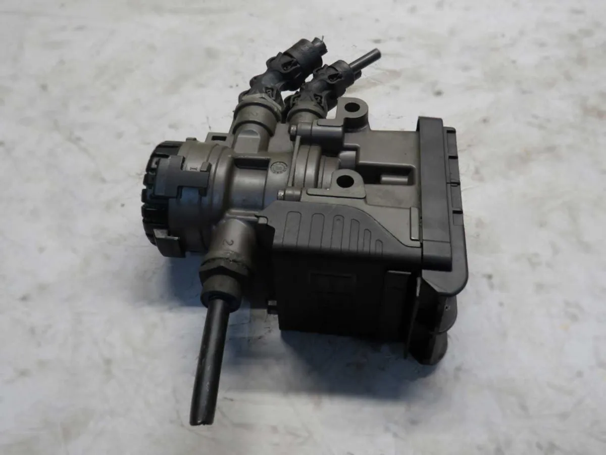 Genuine Volvo EBS modulator USED 22225550 - Image 2