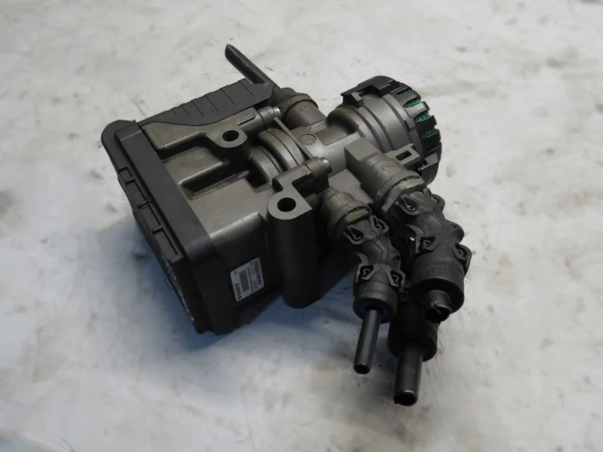 Genuine Volvo EBS modulator USED 22225550 - Image 3