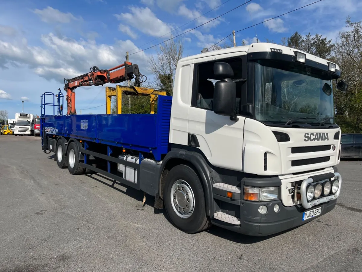 2011 scania p320 6x2 flat with crane - Image 2