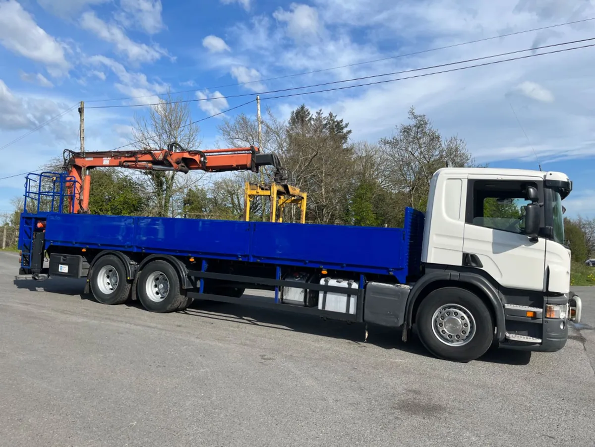 2011 scania p320 6x2 flat with crane - Image 3