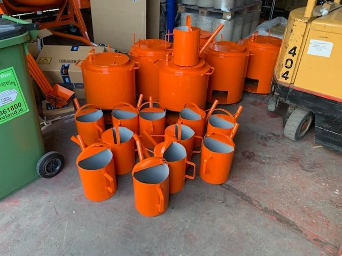 Tar Boilers and tar buckets at Toolman