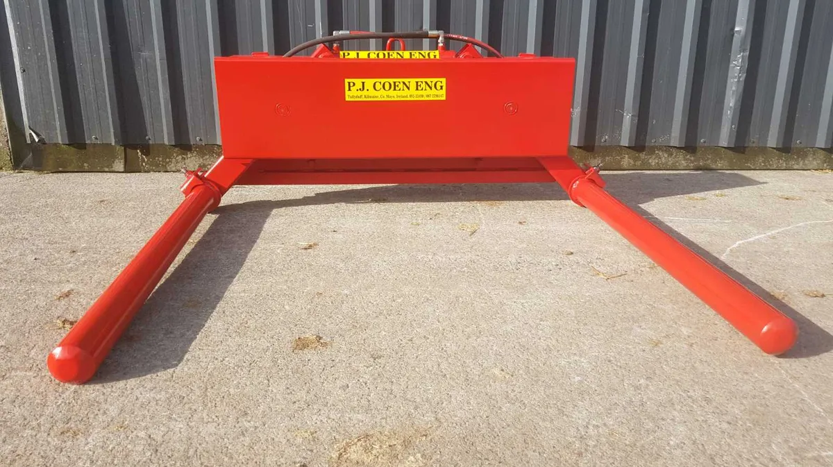 Hydraulic  bale handler/bale stacker - Image 1