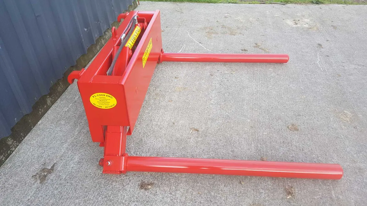 Hydraulic  bale handler/bale stacker - Image 3