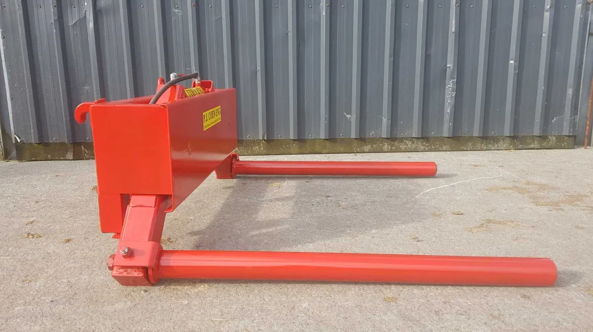 Hydraulic  bale handler/bale stacker - Image 4