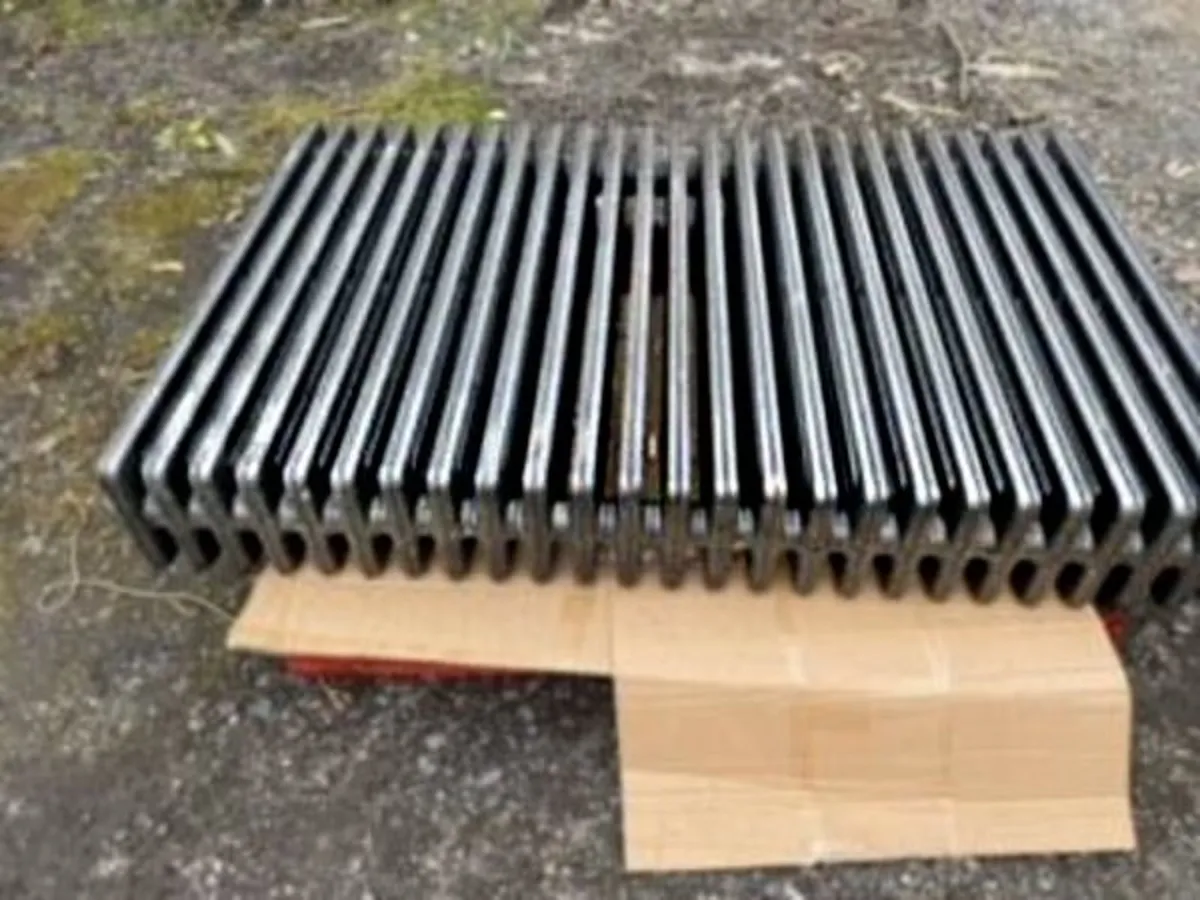 Large Cast Iron Radiator - Image 3