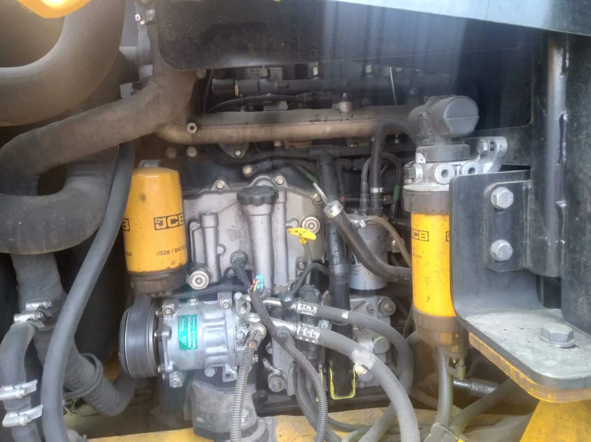 JCB 310 - Image 2