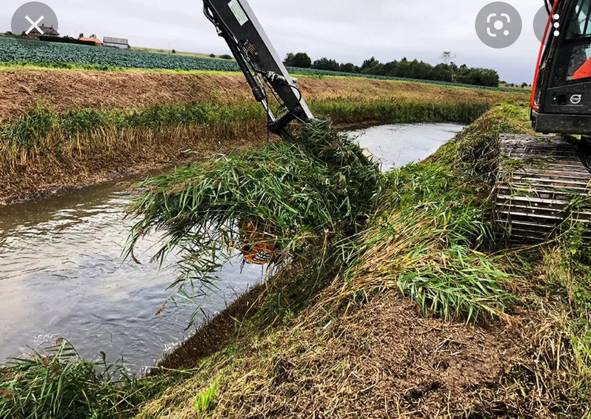 Attachment Hire. Mowing / Weed Bucket - Image 3