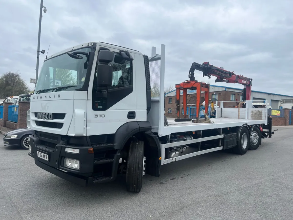 2011 iveco stralis 6x2 flat with remote crane