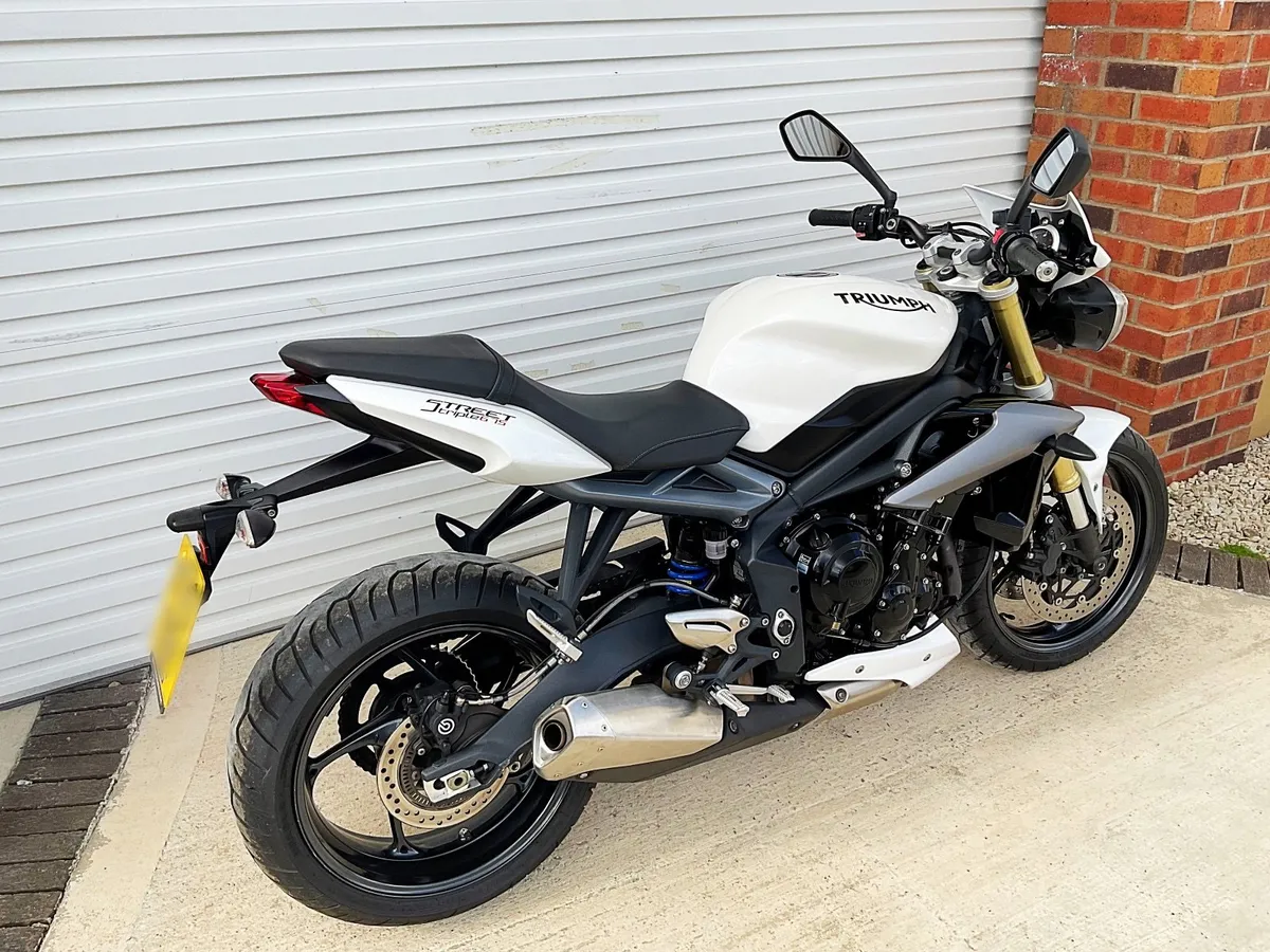 TRIUMPH STREET TRIPLE 675 - 1 OWNER - HISTORY - Image 3