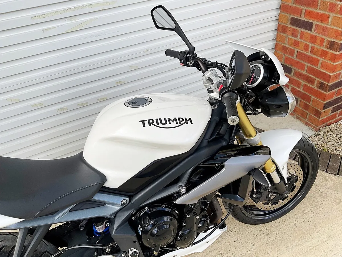 TRIUMPH STREET TRIPLE 675 - 1 OWNER - HISTORY - Image 4