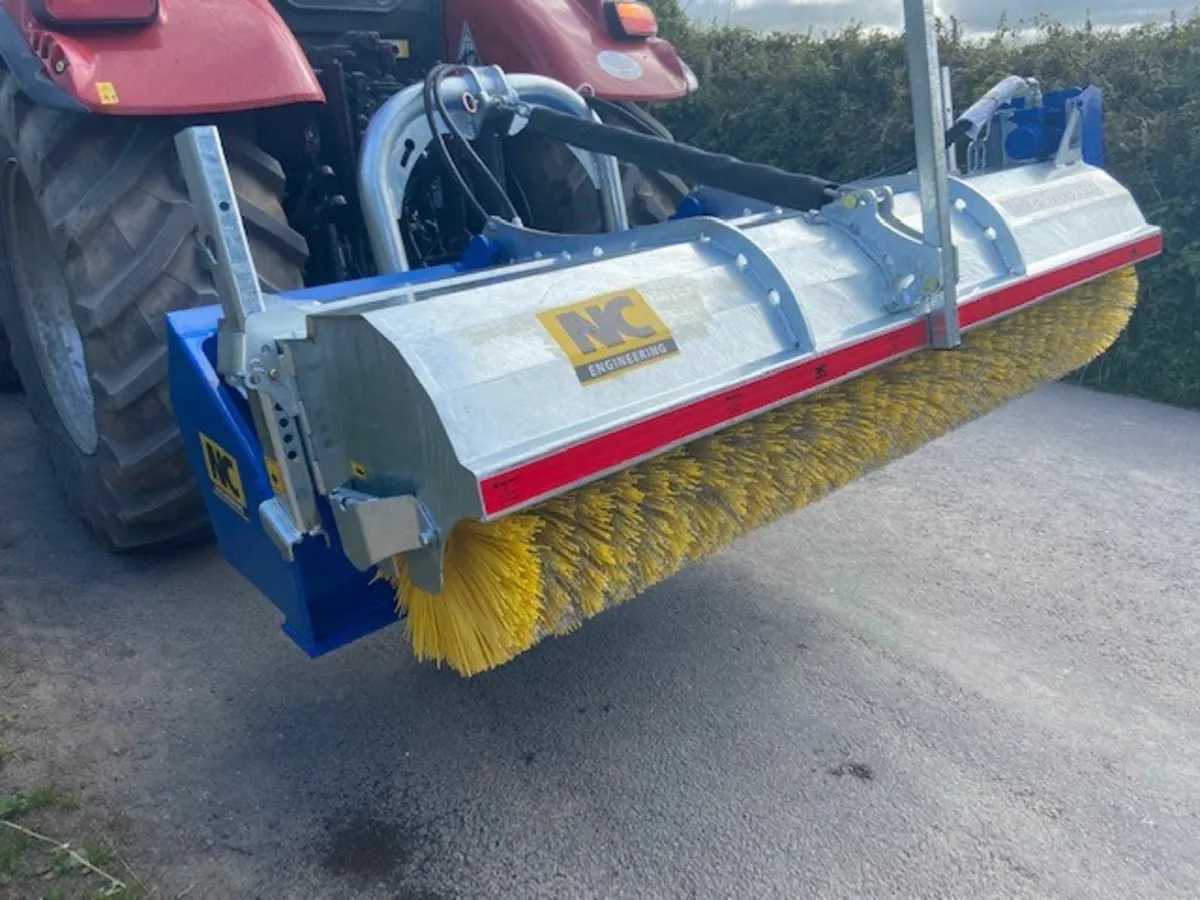 New NC Link-A-Sweep 2300 Road Sweeper - Image 3