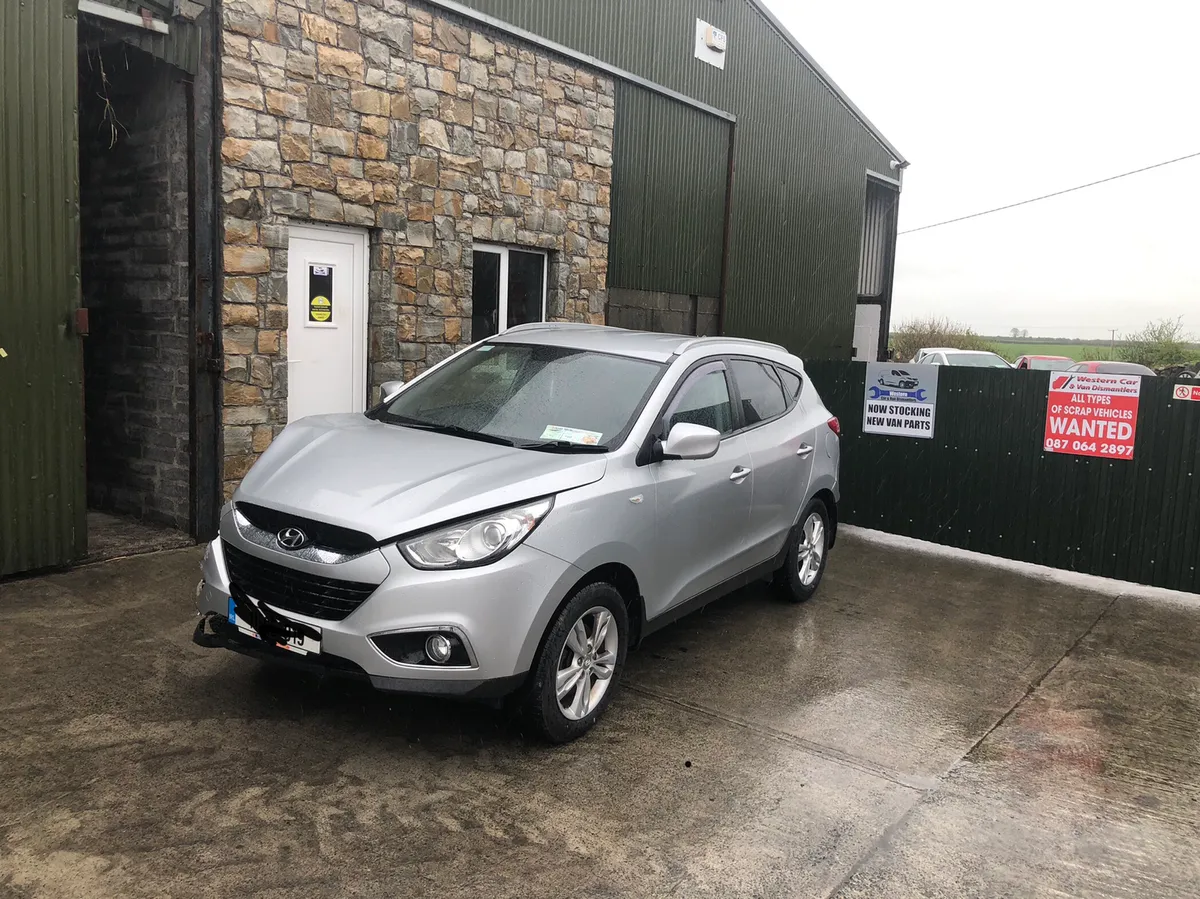 2012 Hyundai ix35 2.0 crossover for dismantling