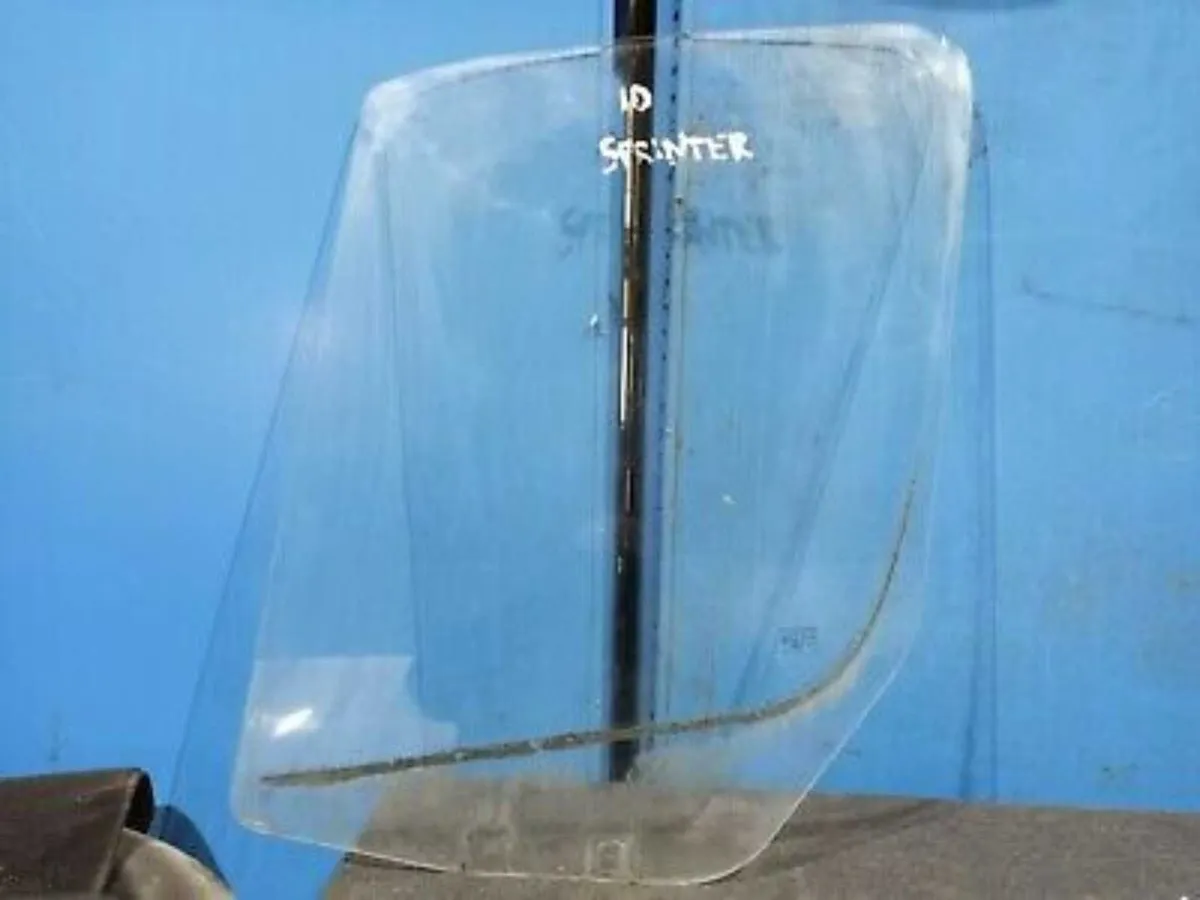 Mercedes Sprinter 2010 Left front Glass (D10401)