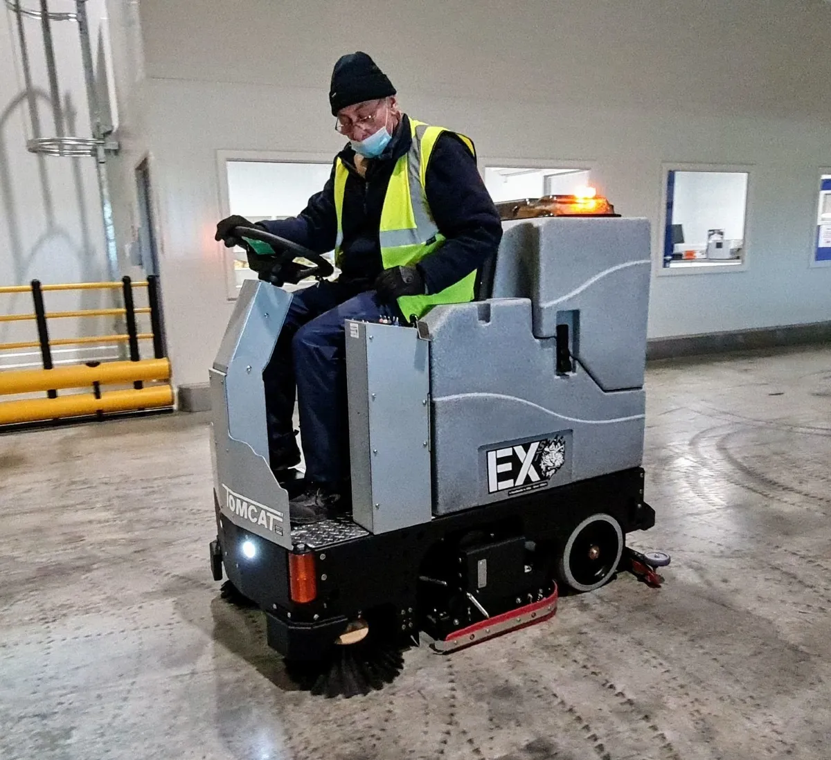 Tomcat EX33C  Rider Scrubber dryer brand new - Image 1