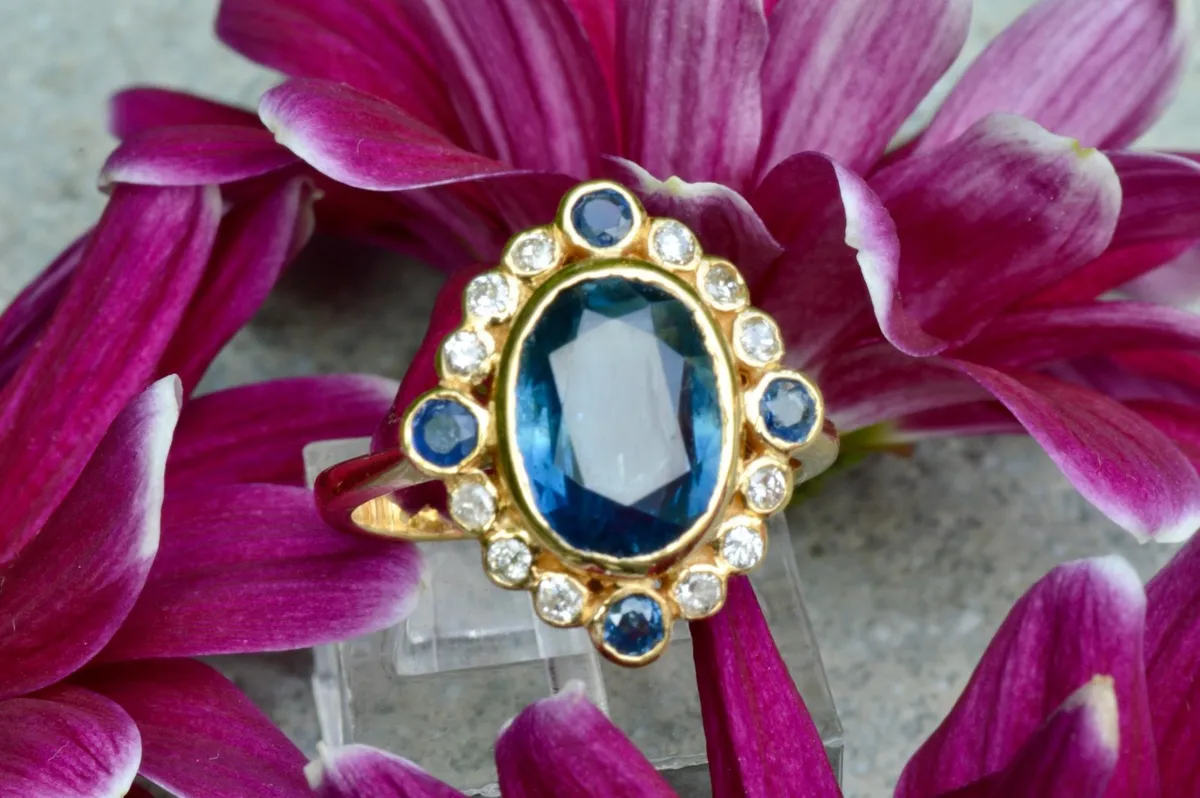 Vintage Sapphire & Diamond Ring - 18ct Gold - Image 1