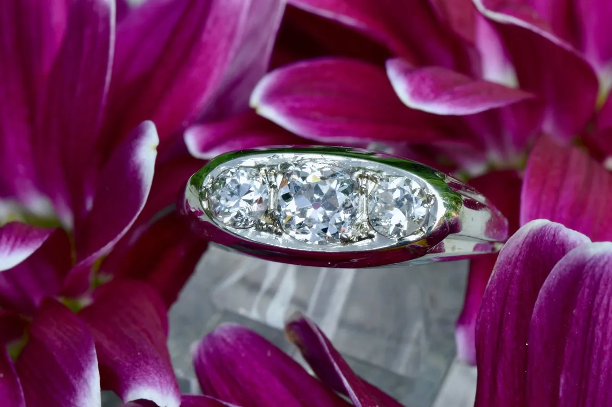 Art Deco 3 Stone Trilogy Diamond Ring - 18ct white