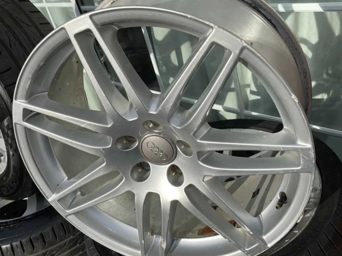 19” Rs4 alloys  57.1 centre older audi only