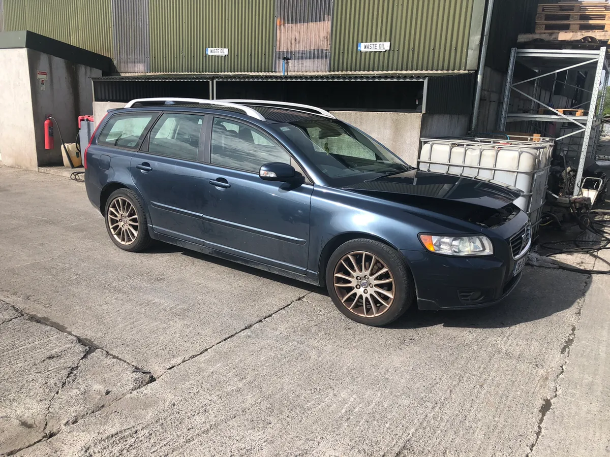 2008 Volvo v50 1.8 petrol for dismantling