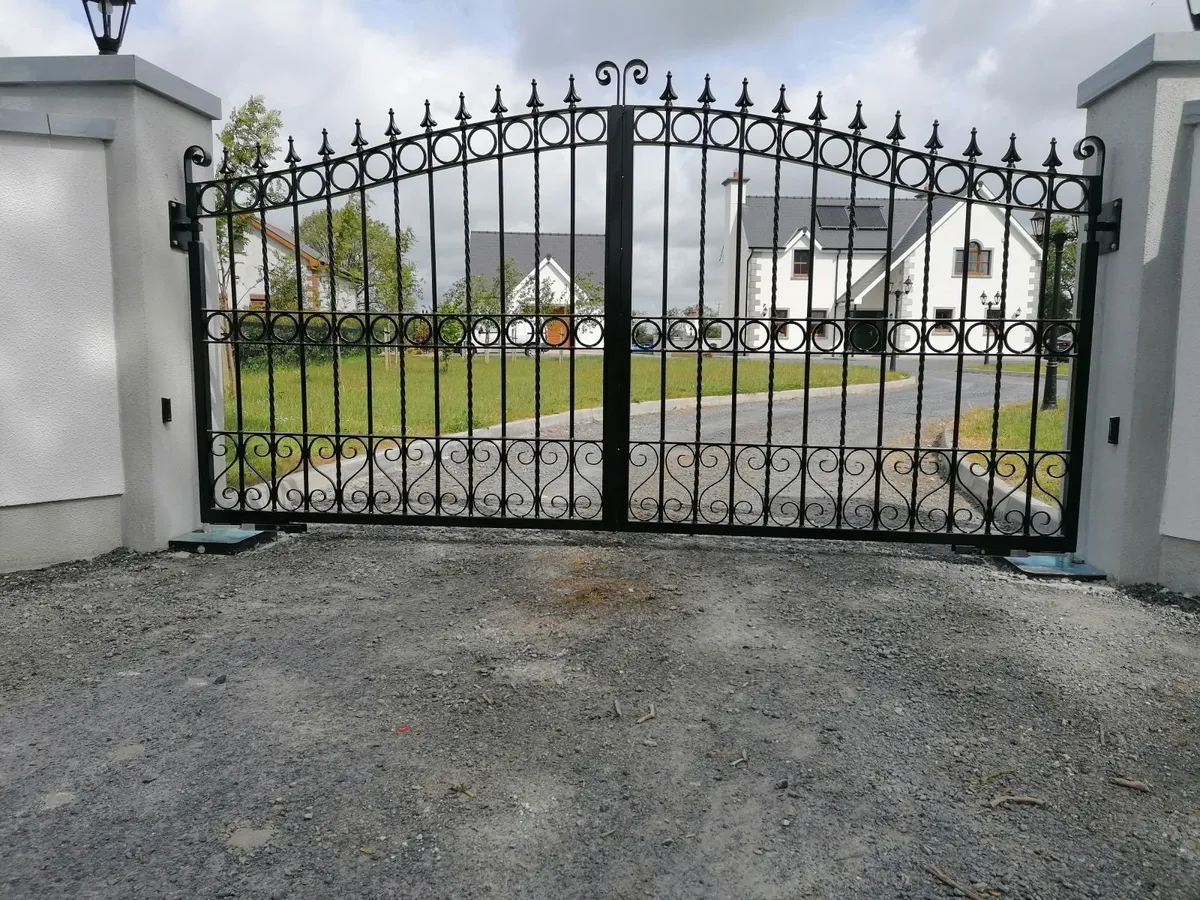 Entrance gates - Image 1