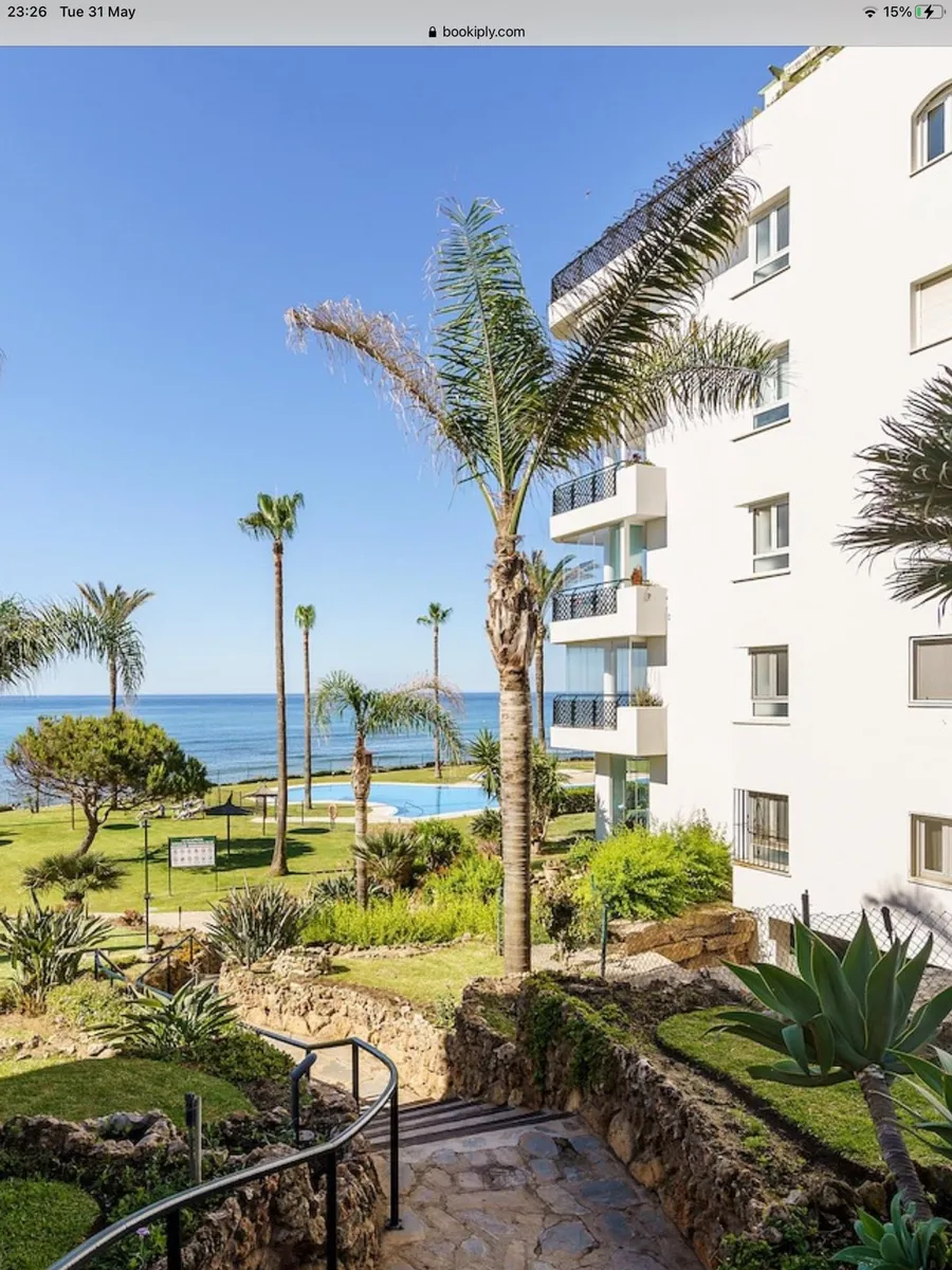 BEACHFRONT 2 BED LUXURIOUS APARTMENT. - Image 3