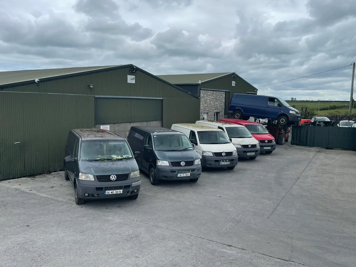 Vw transporter t5 2.5 tdi vans for dismantling