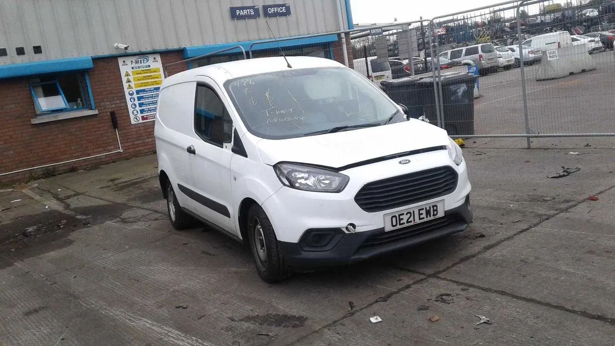Ford Transit COURIER 2021 BREAKING FOR PARTS