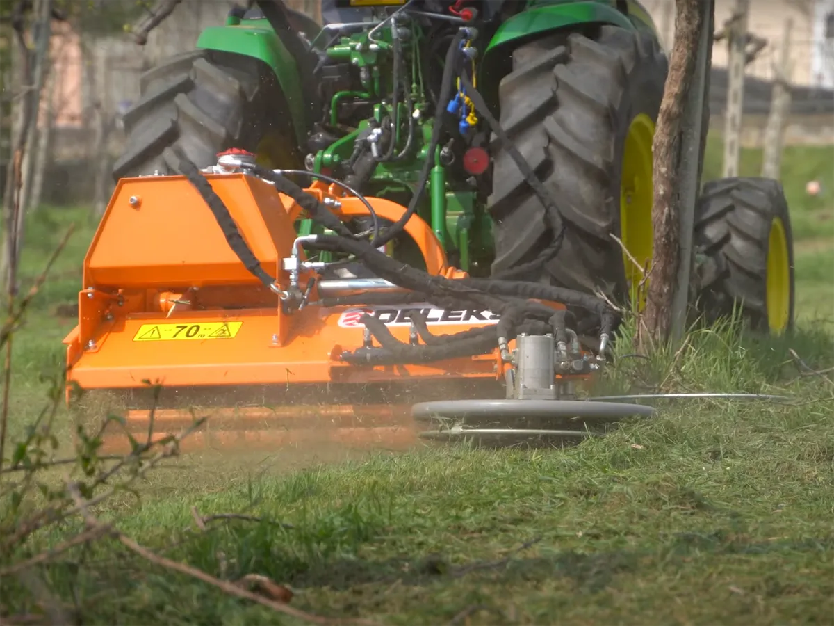 Flail mower with hydr. sideshift & inter-row disc - Image 4