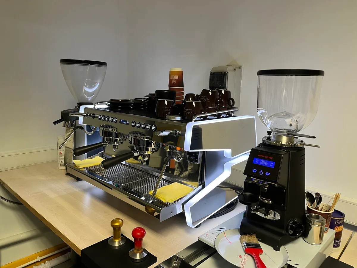 Coffee machine & coffee bean supllied - Image 1
