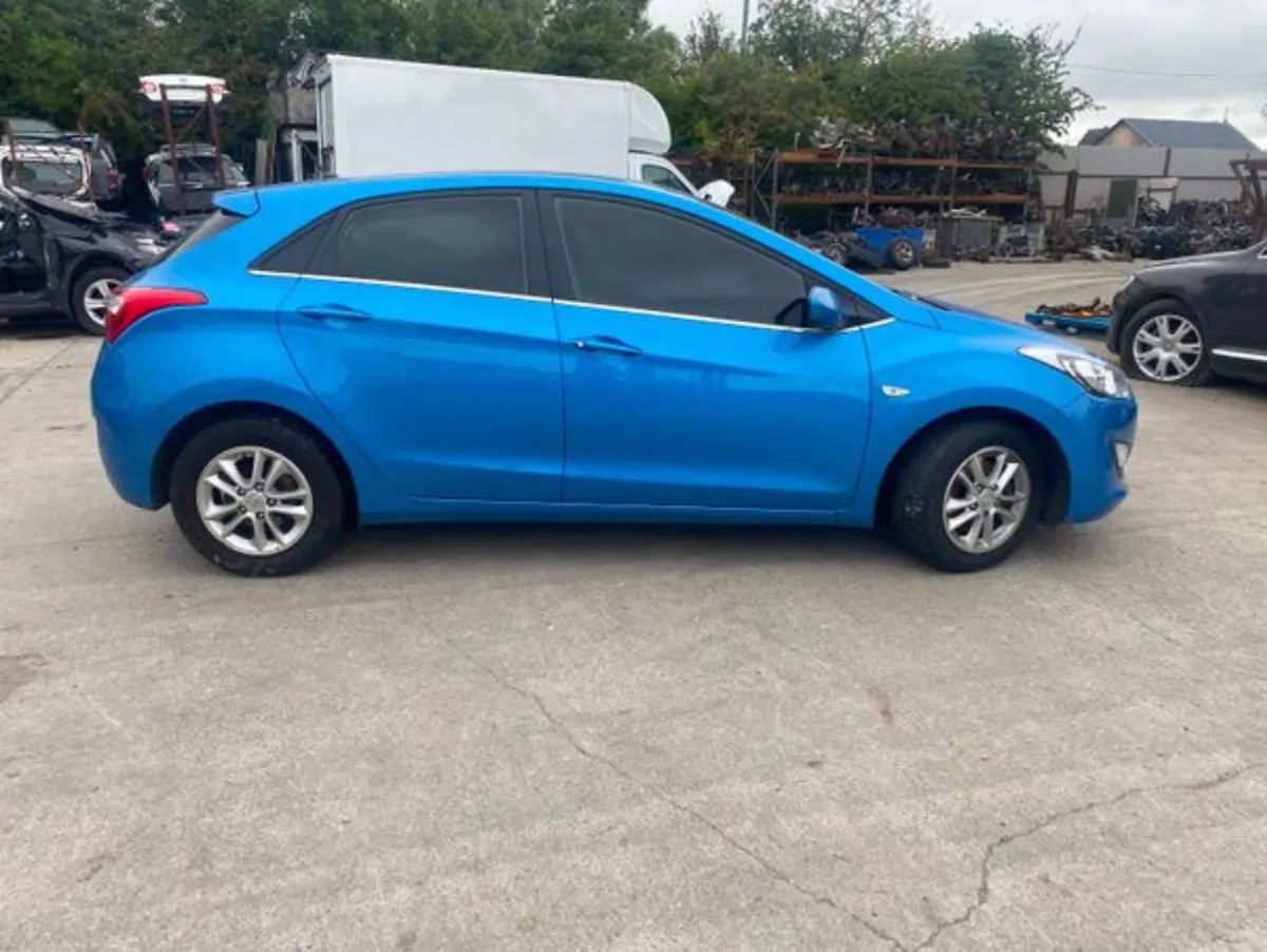2016 Hyundai i30 se blue drive CRD - Image 3