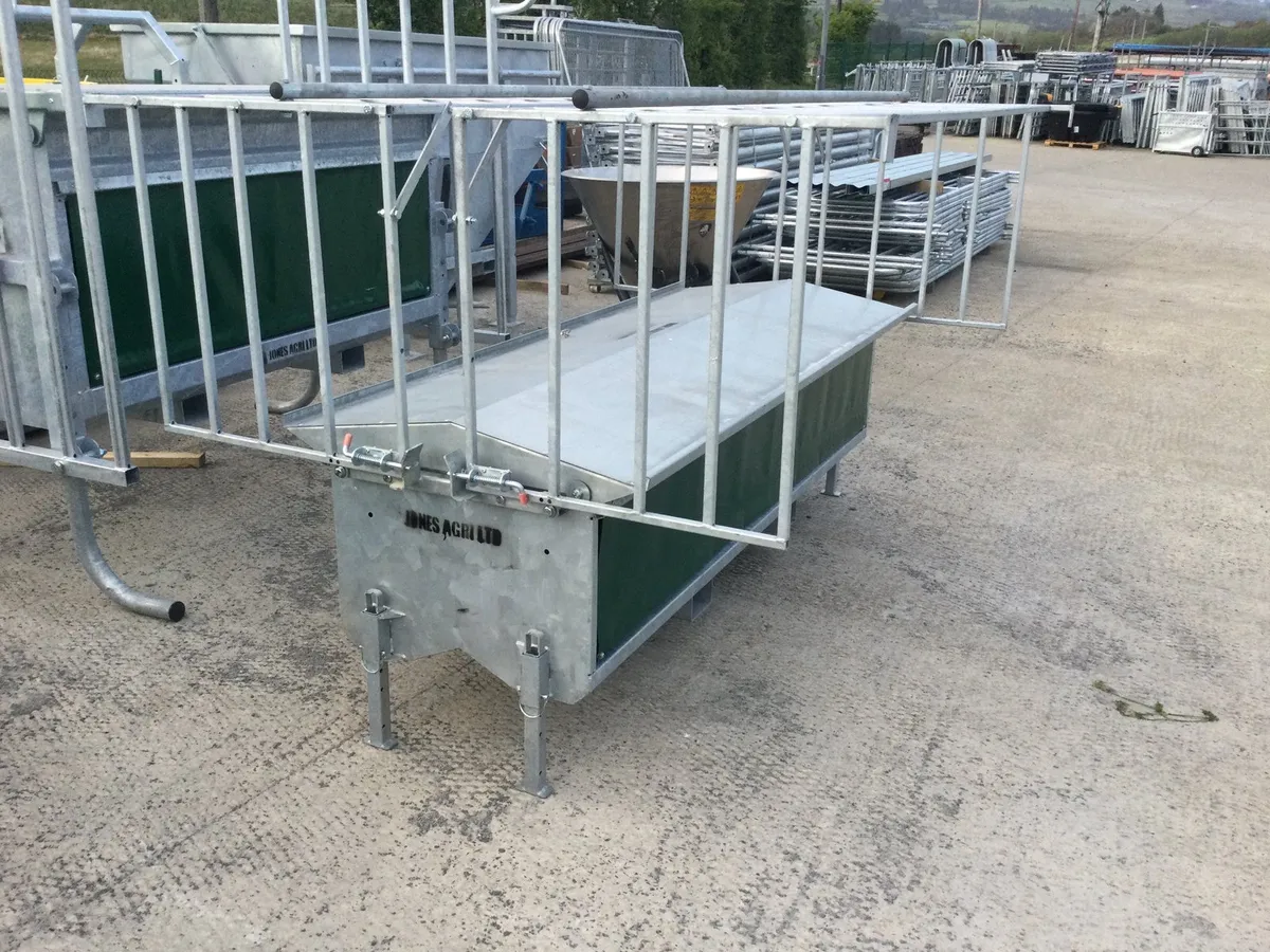 Large lamb creep feeder with or without wheels - Image 1