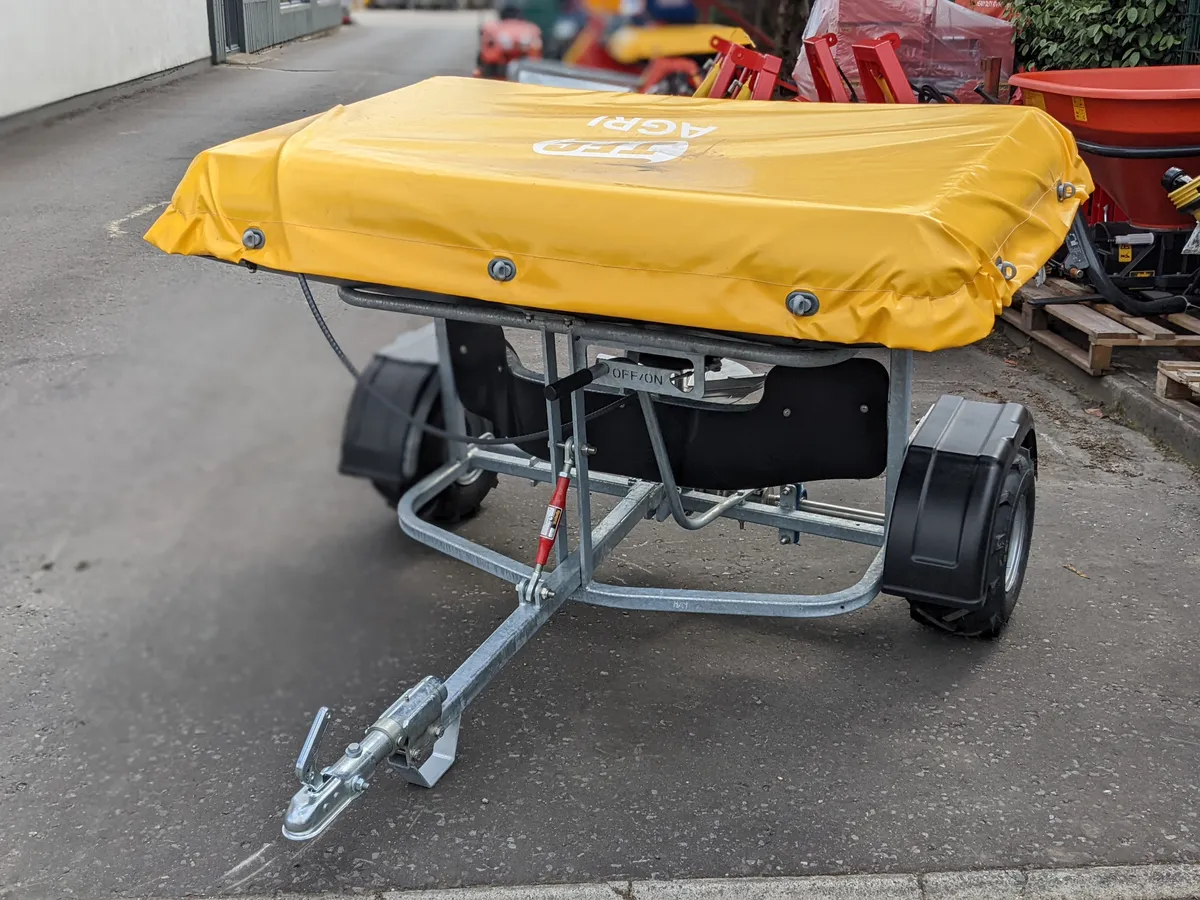 JFC Quad Fertiliser Spreader - Image 2