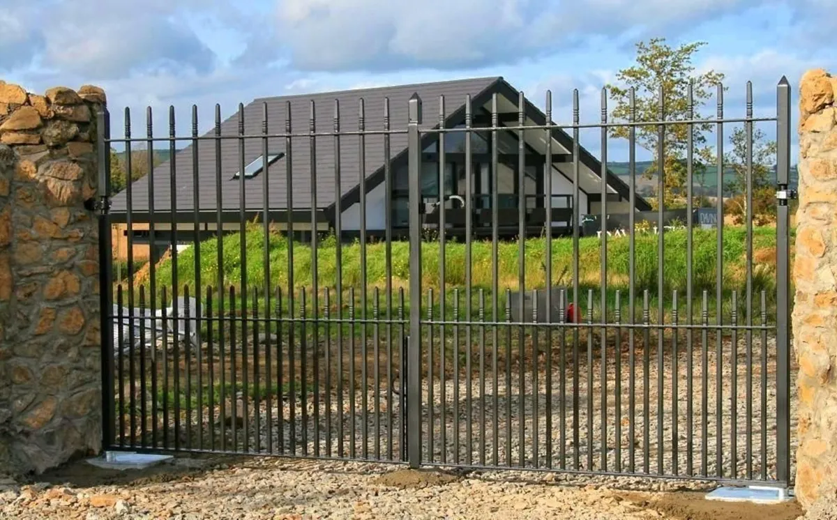 Entrance gates - Image 2