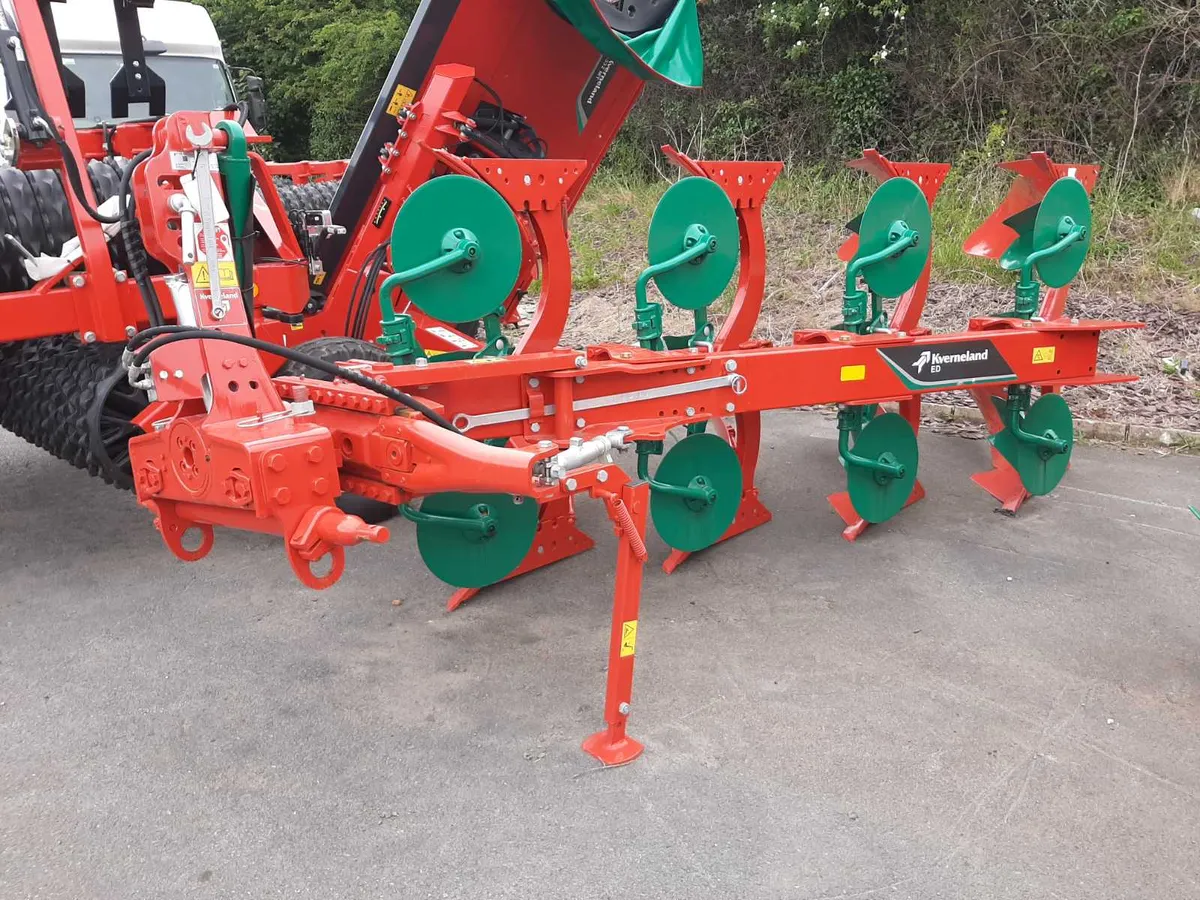 Kverneland ED 85/200 reversible plough