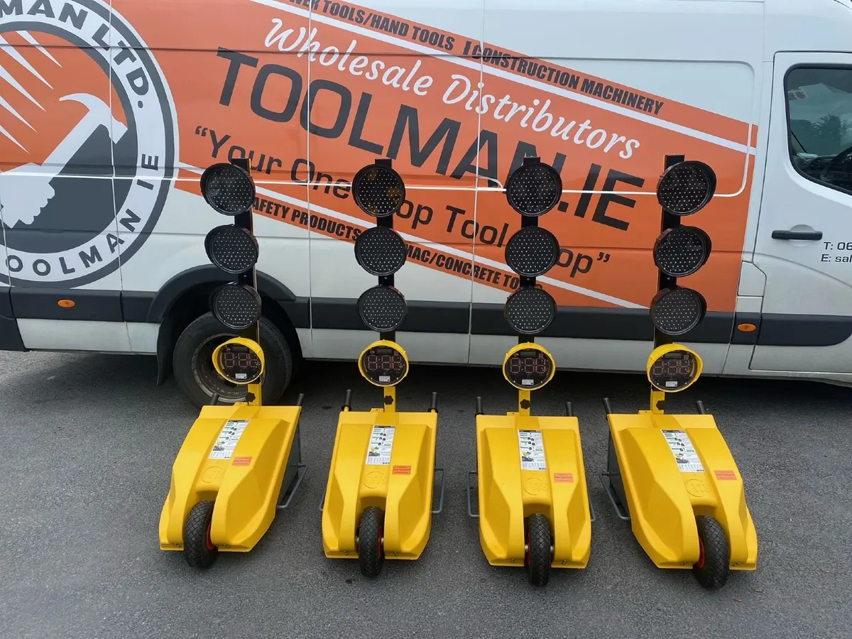 4 Way LED Traffic Lights at Toolman.ie - Image 4