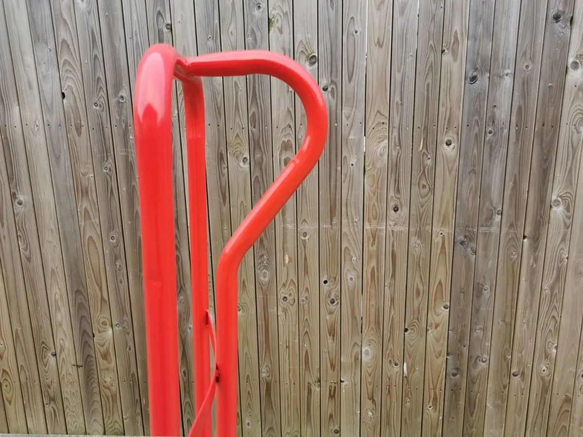 P-Handle Sac Truck - Image 4