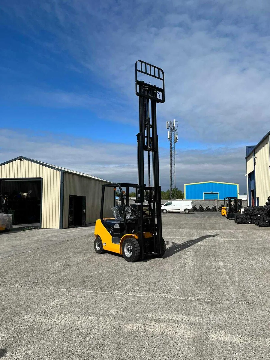 New 2024 2.5 Ton Container Spec Diesal Forklifts - Image 1