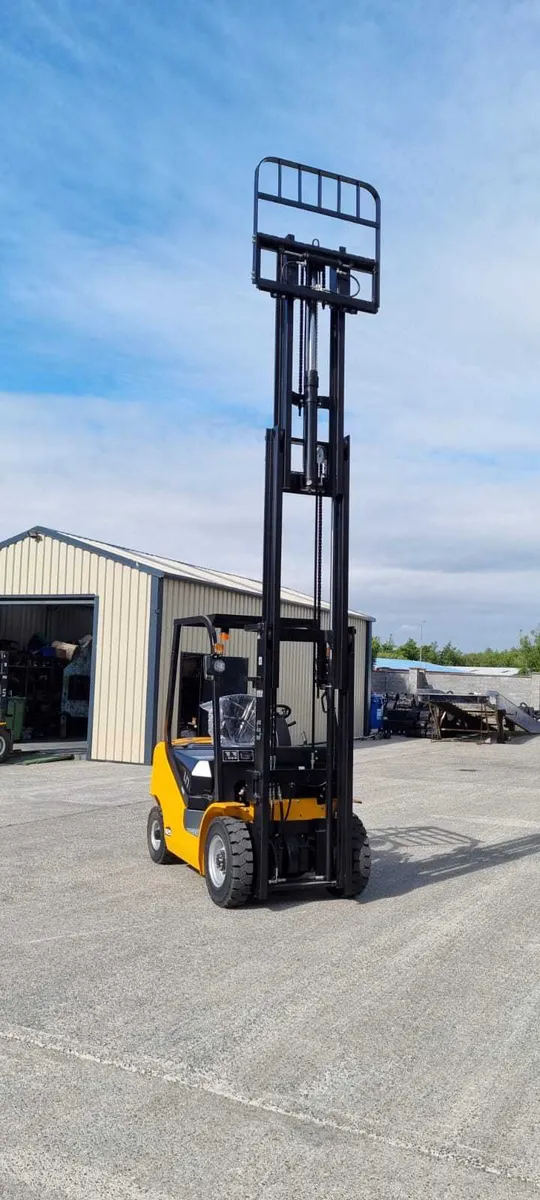 New 2024 2.5 Ton Container Spec Diesal Forklifts - Image 2