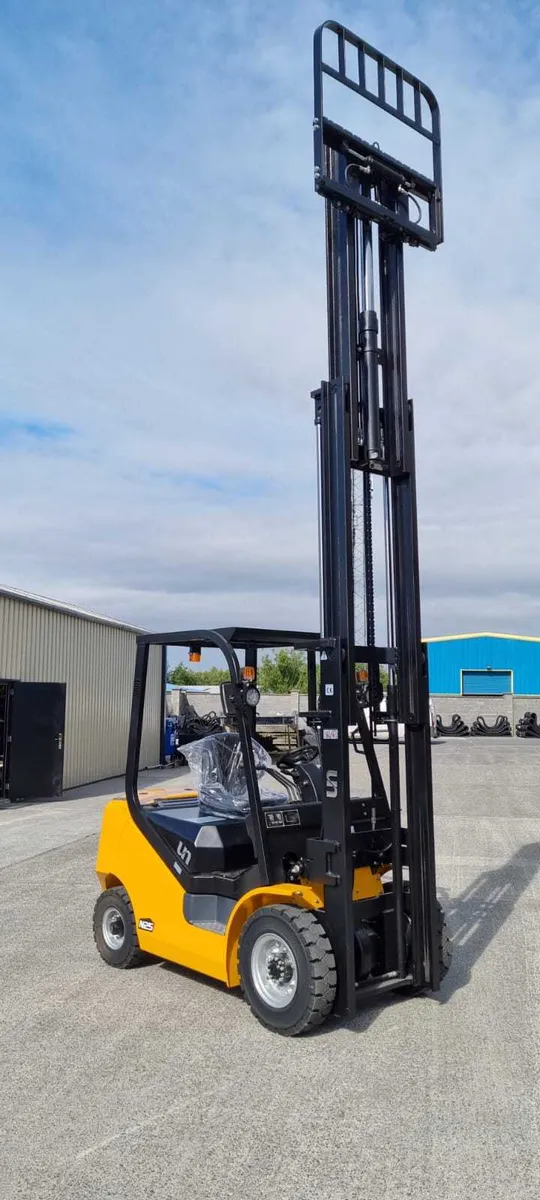 New 2024 2.5 Ton Container Spec Diesal Forklifts - Image 4