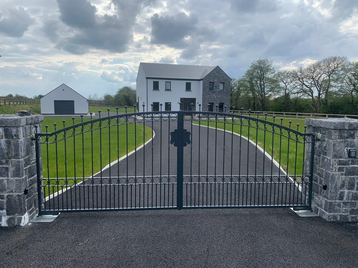 Gates and railings - Image 1