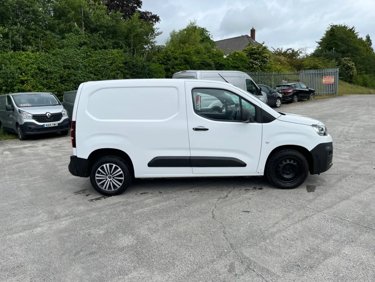 2020 Citroen Berlingo 1.5 HDI 100 en-prise blue - Image 2