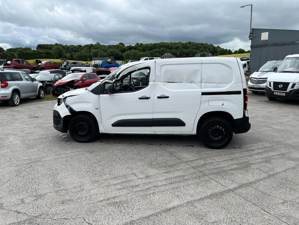 2020 Citroen Berlingo 1.5 HDI 100 en-prise blue - Image 3