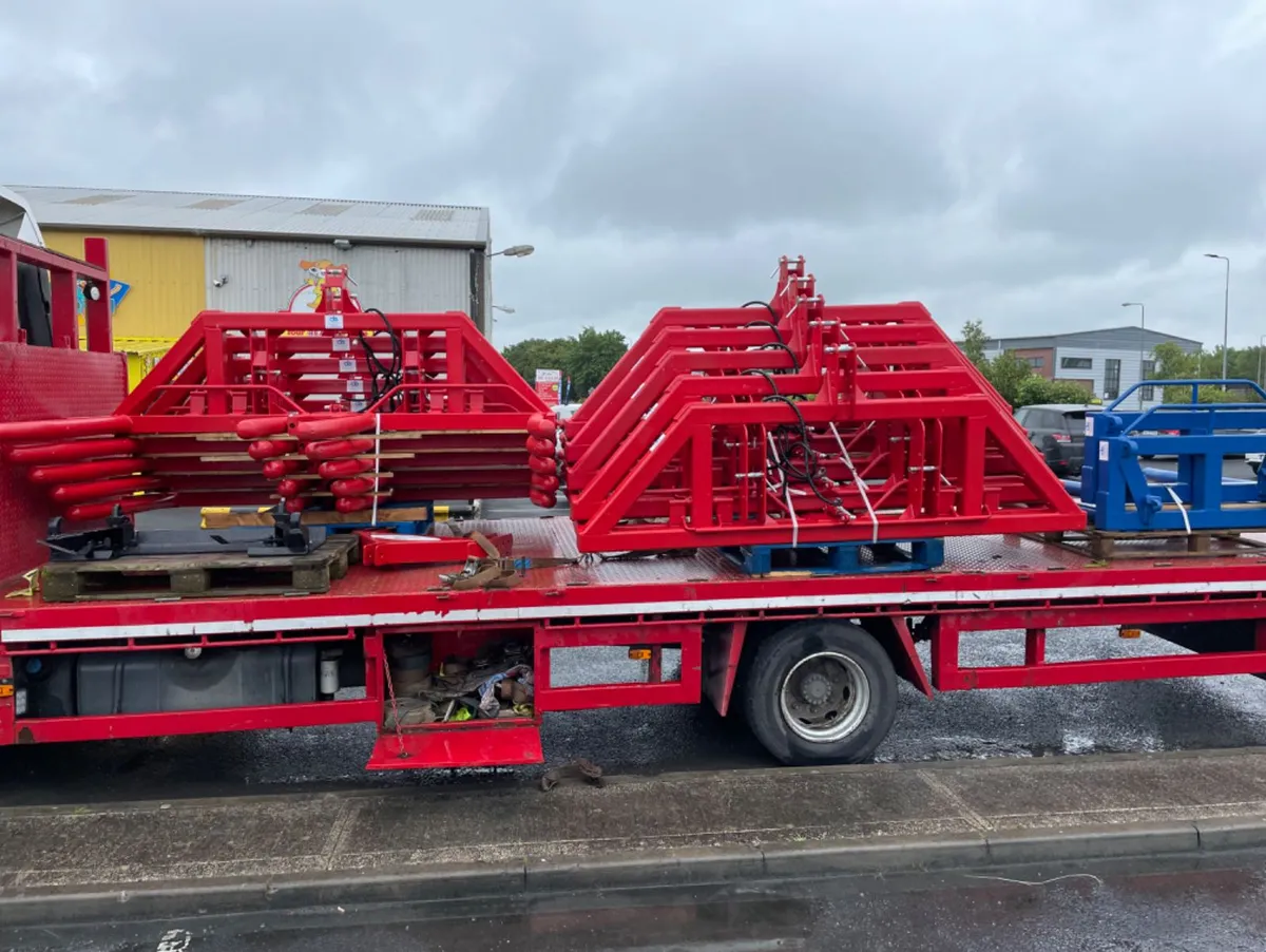 New Dowd Double Bale Lifters - Image 1