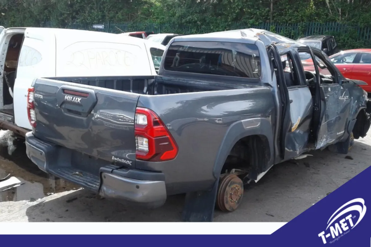 Toyota Hilux, 2021 BREAKING FOR PARTS
