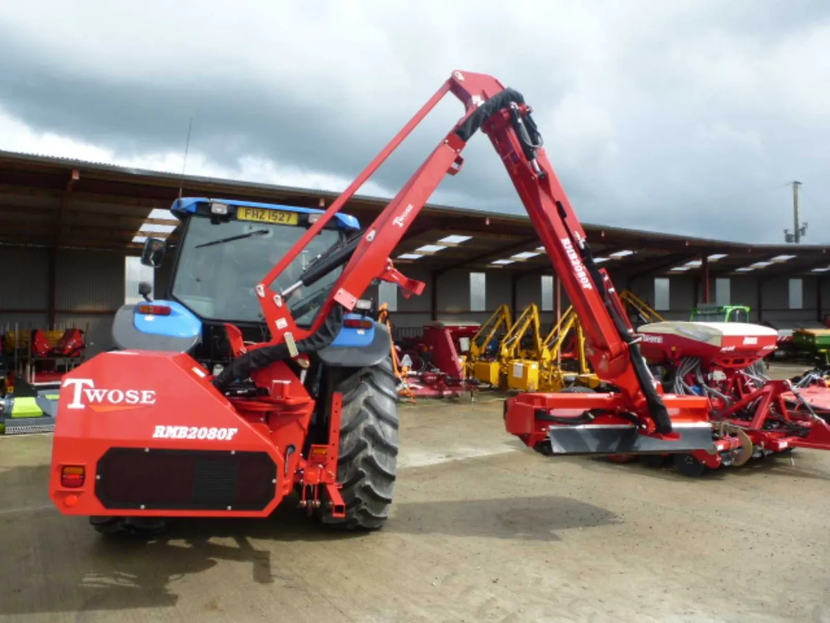 Shopsoiled Twose 2080 Right hand VFR hedgecutter - Image 1