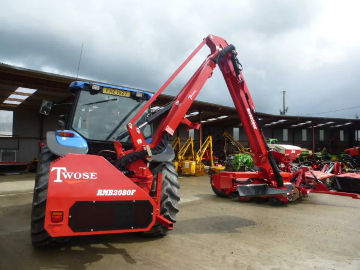 Shopsoiled Twose 2080 Right hand VFR hedgecutter - Image 2