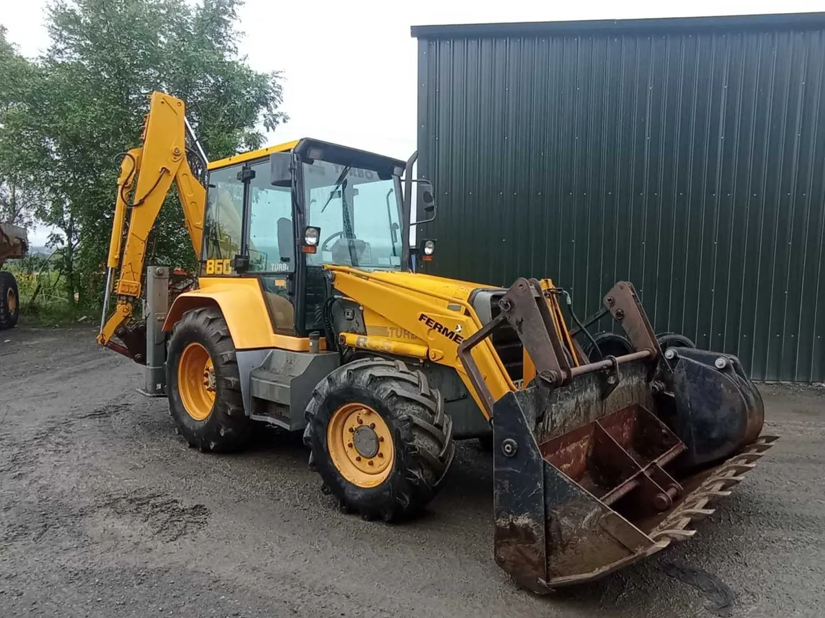 Fermec 860 digger loader