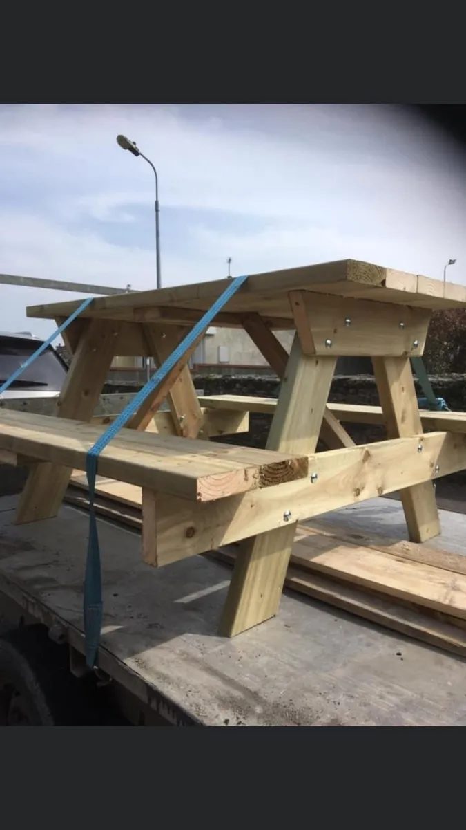 Beautiful picnic benches - Image 2