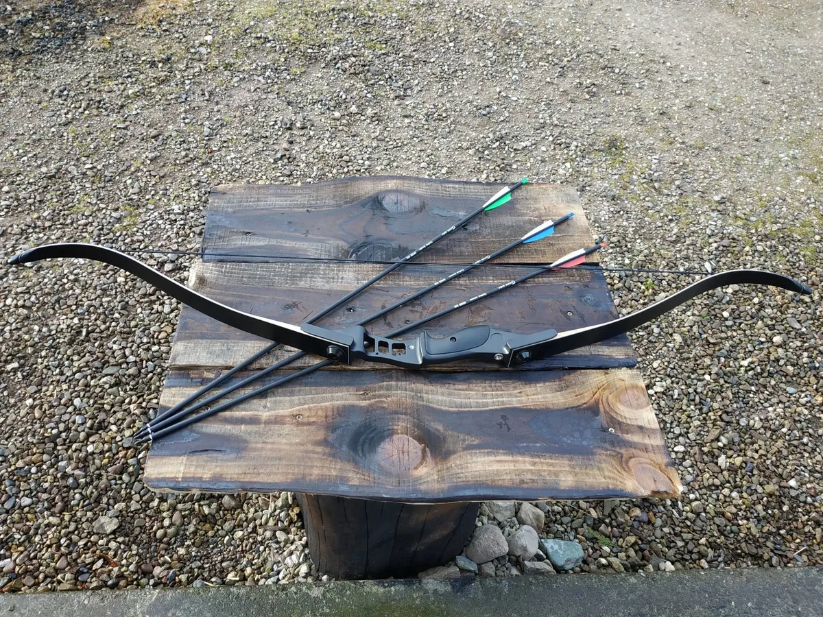 Archery Bow, 54" Recurve (30 to 50 lbs) +3 arrows - Image 3