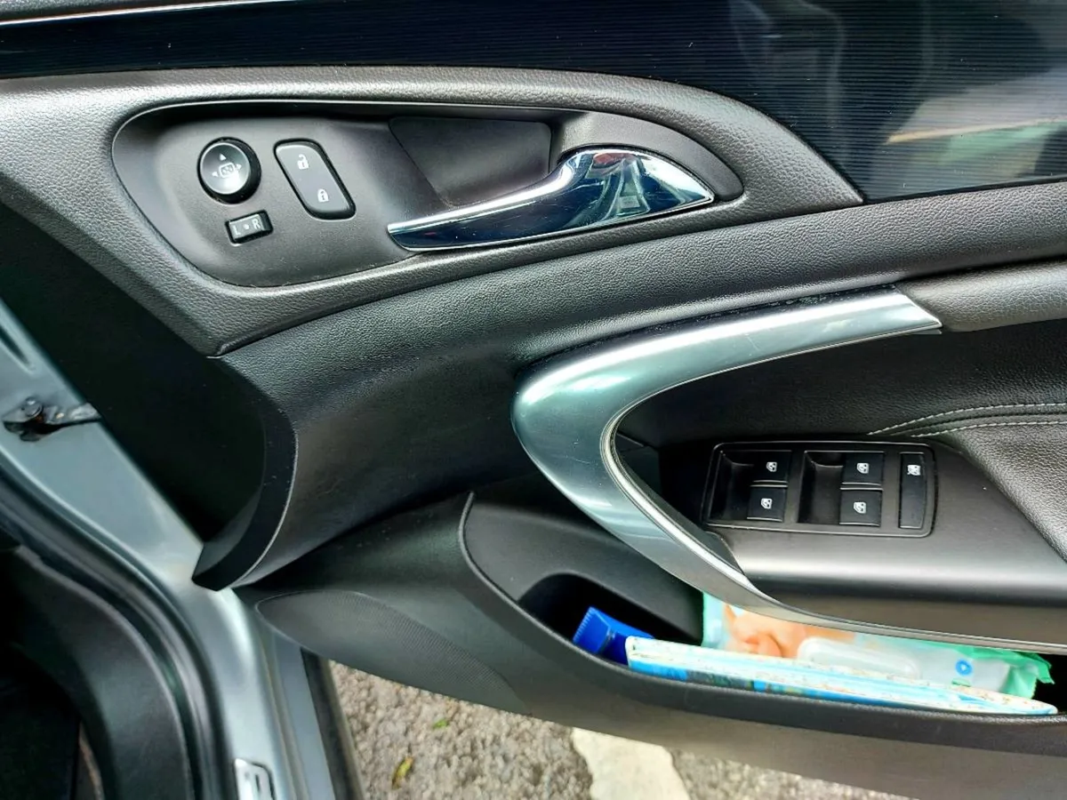 INSIGNIA - Image 3
