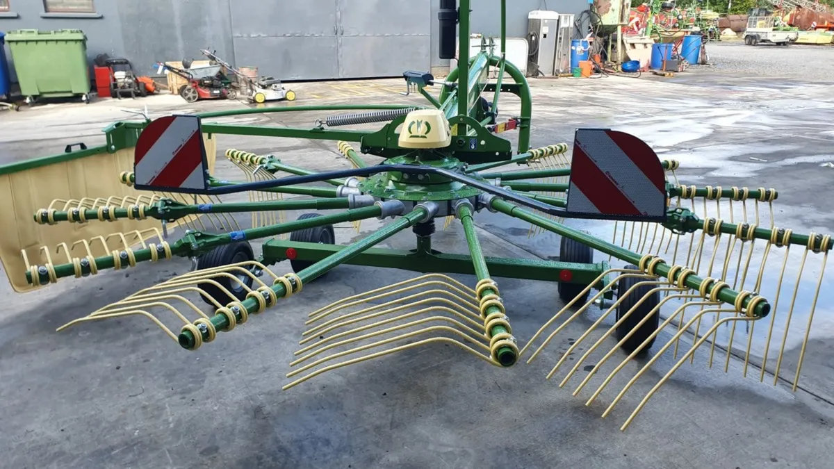 Krone S460 Single Rotor Rake - Image 3